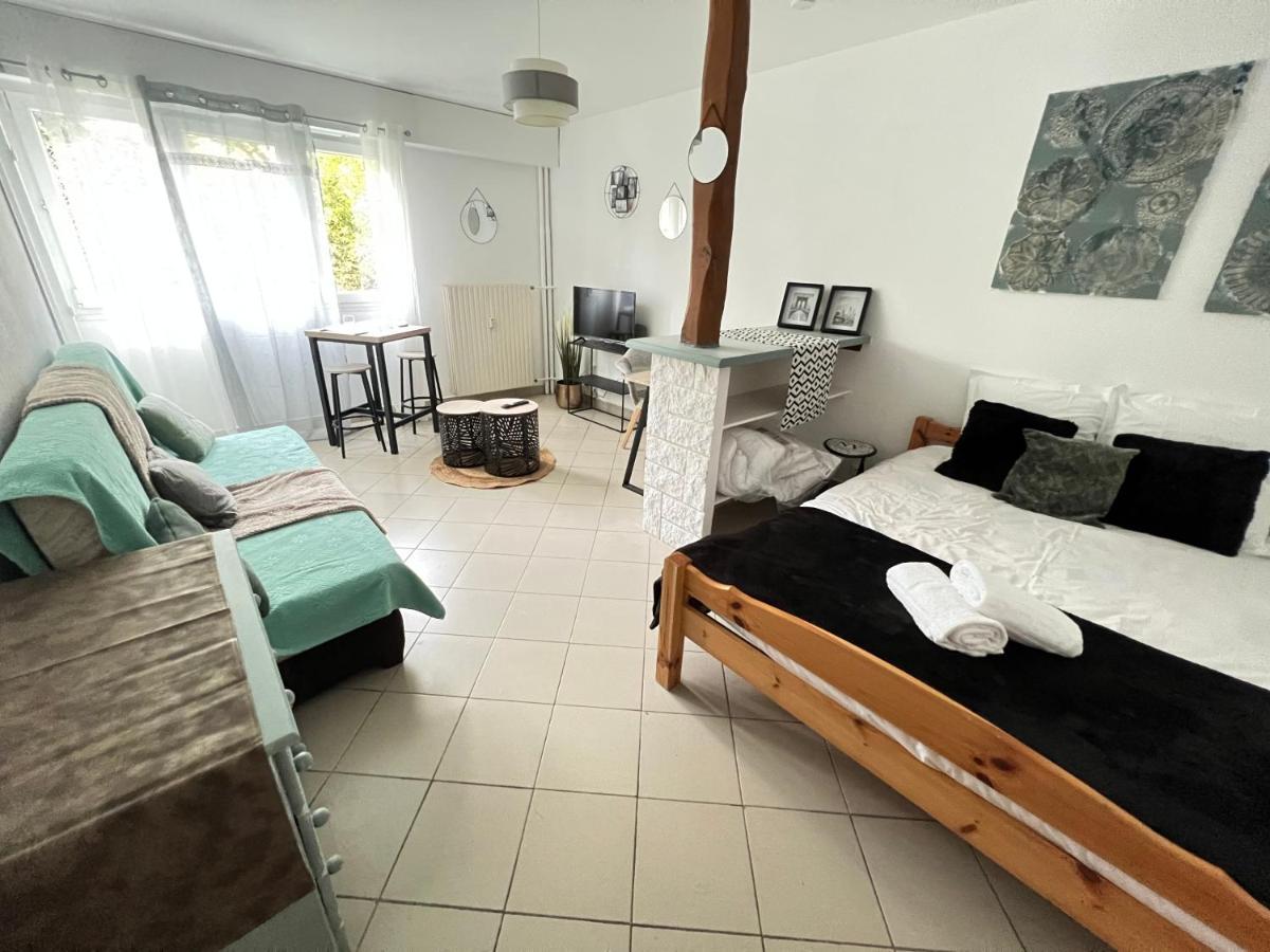 Apartment Vue Sur Jardin Parking Ascenseur Un-sejour-a-part *